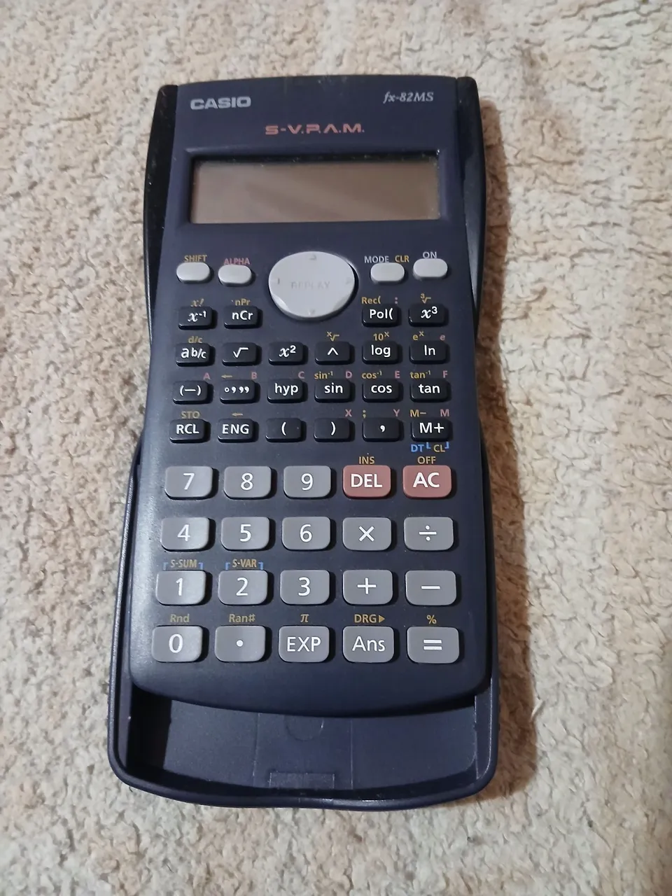 Calculadora Científica Casio fx-82MS
