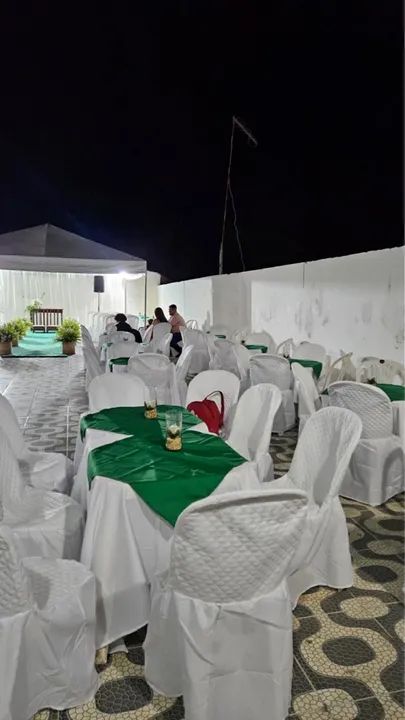 ALUGUEL DE MESAS E CADEIRAS 