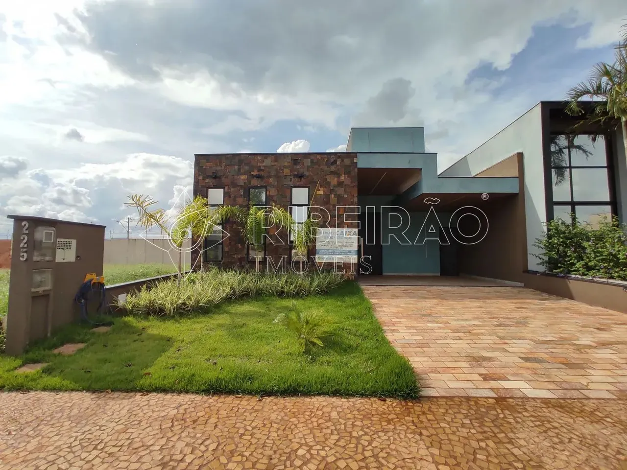 Casa com piscina para venda e locação no condomínio Vivendas da Mata