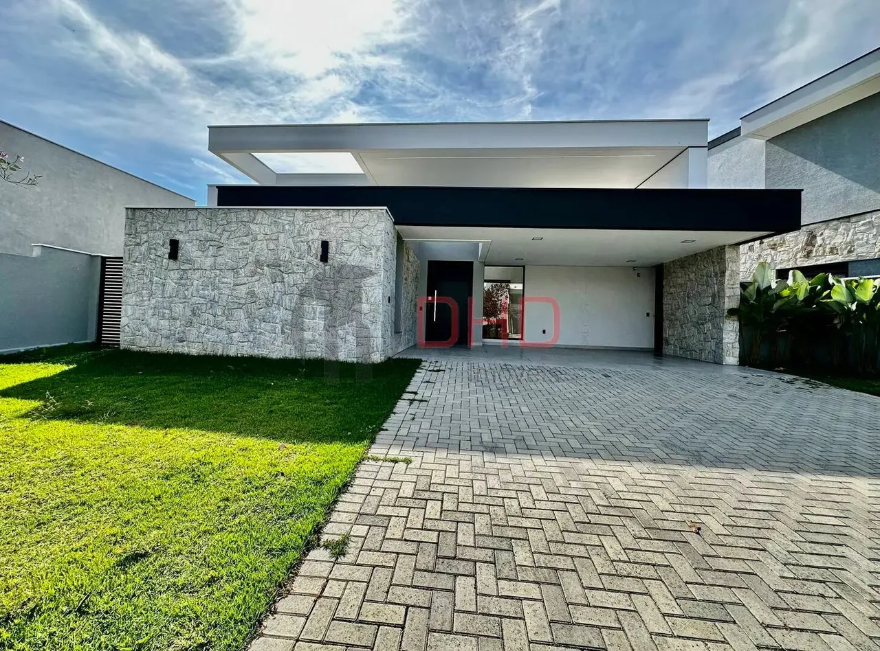 Casa com 4 suítes e piscina no Alphaville Nova Esplanada 3