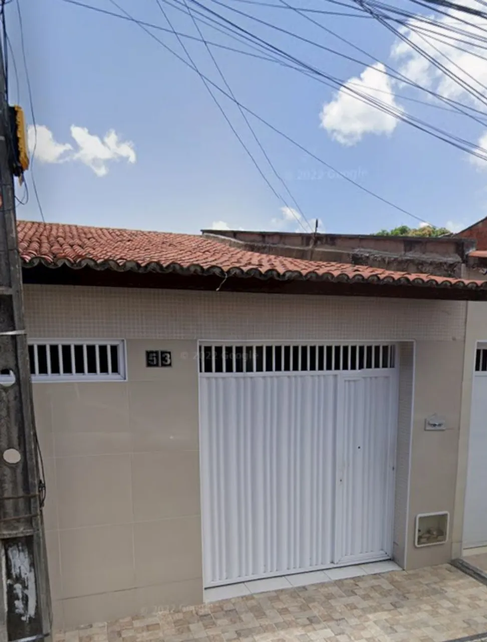 Vende-se Casa Aconchegante com 2 Quartos, Garagem Ampla e Quintal!
