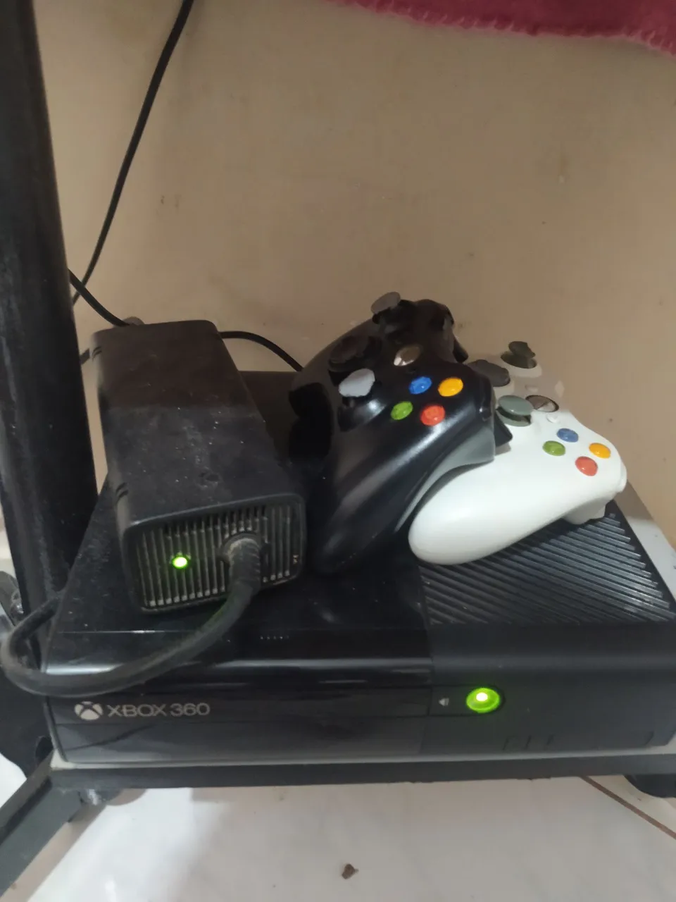 Xbox 360 com 2 controles