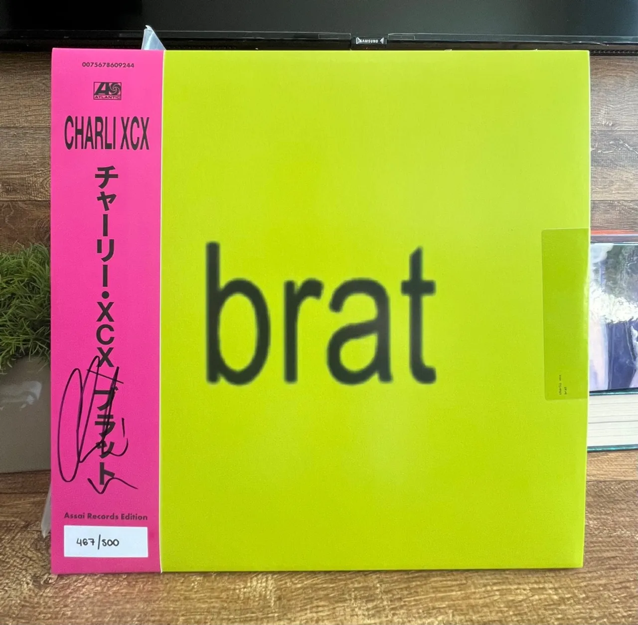 brat - Charli xcx | Autografado - Assai Records