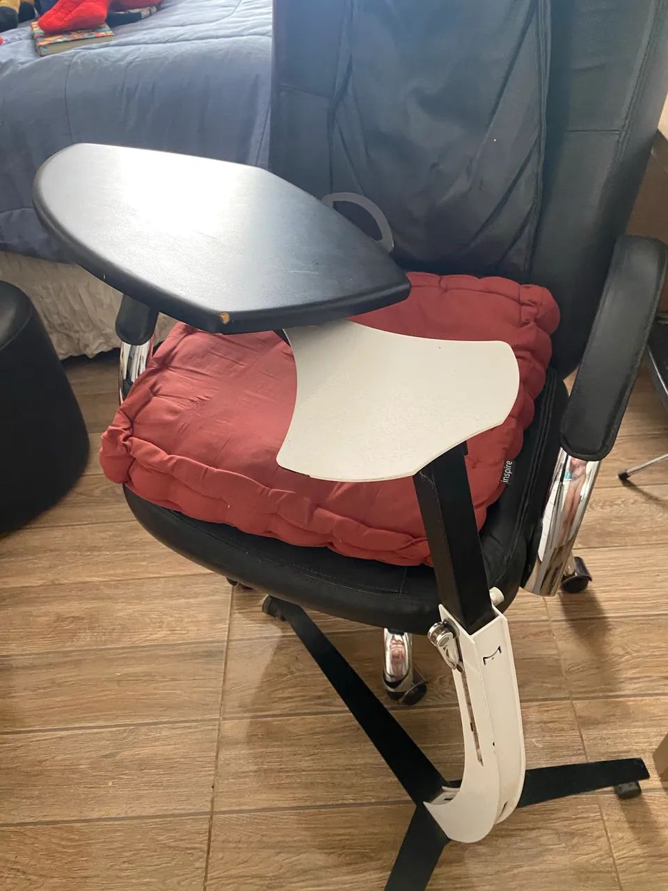 Portable laptop desk with wheels