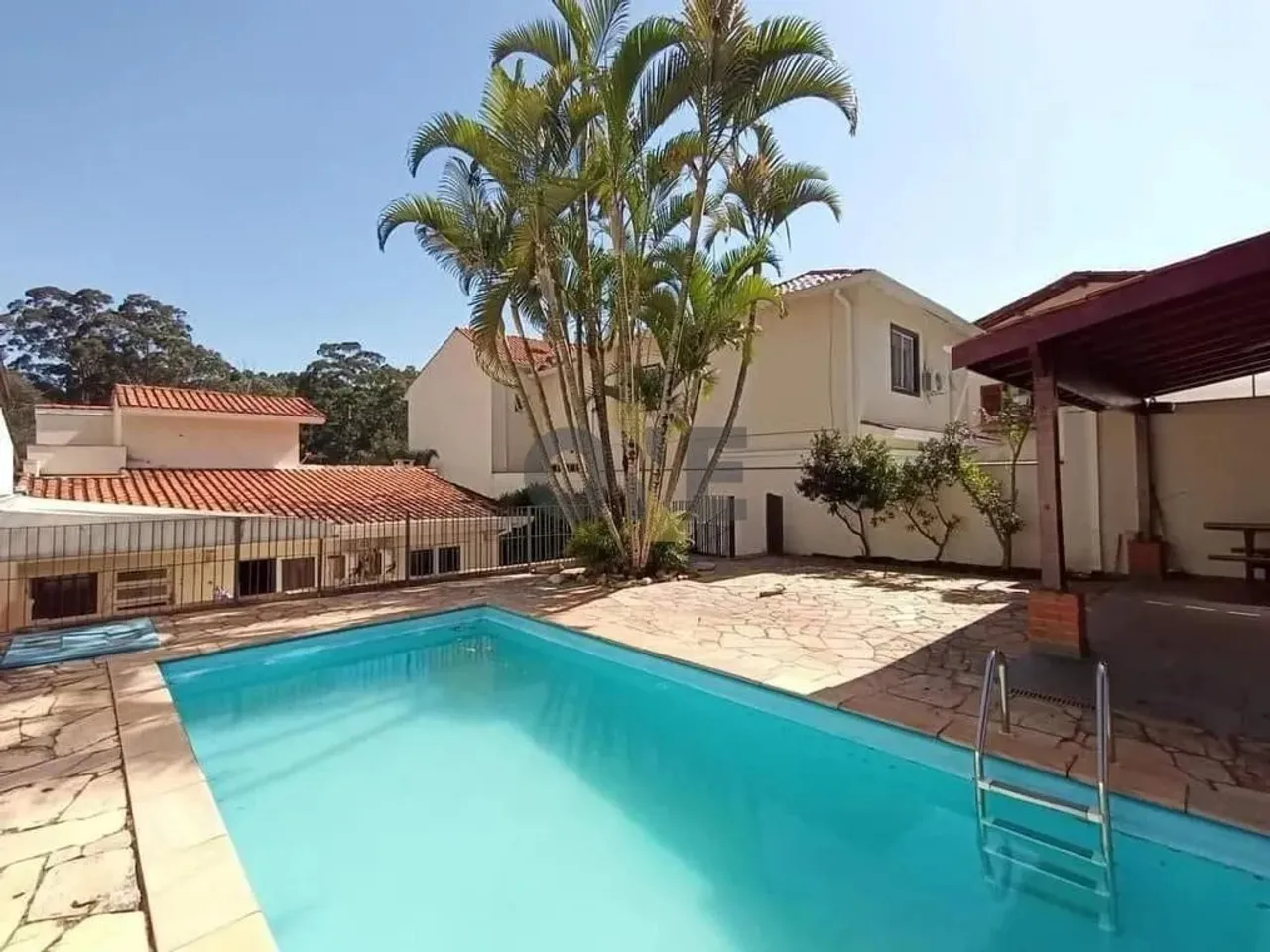 Casa com 3 dormitórios, sendo 1 suíte para venda ou locação - Granja Viana - Cota - SP