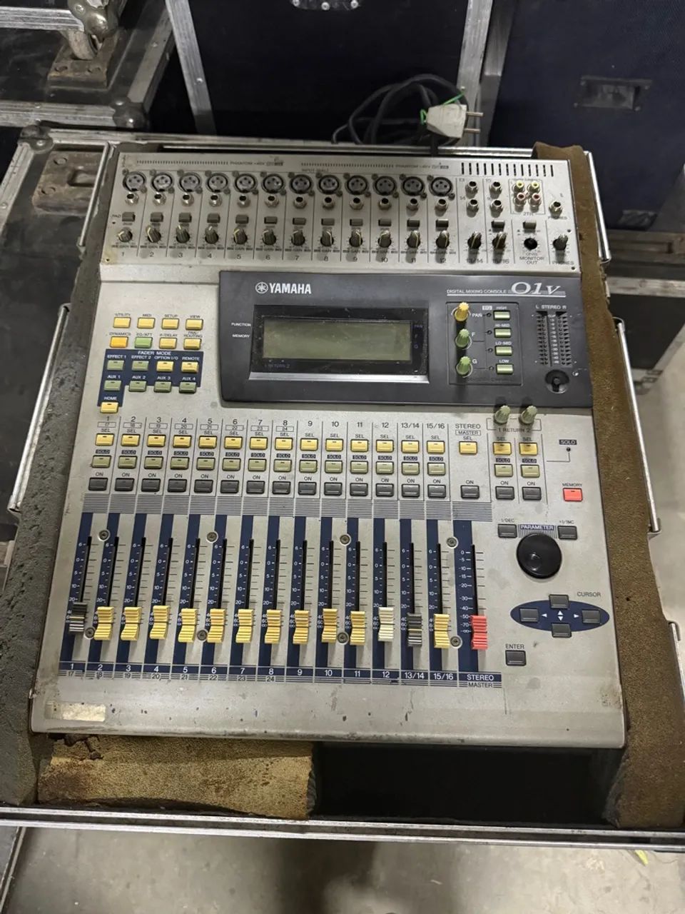 Mesa de Som Yamaha O1V - Foto 3
