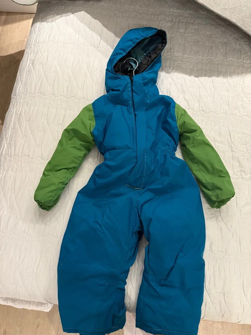 Macacão de neve infantil azul e verde