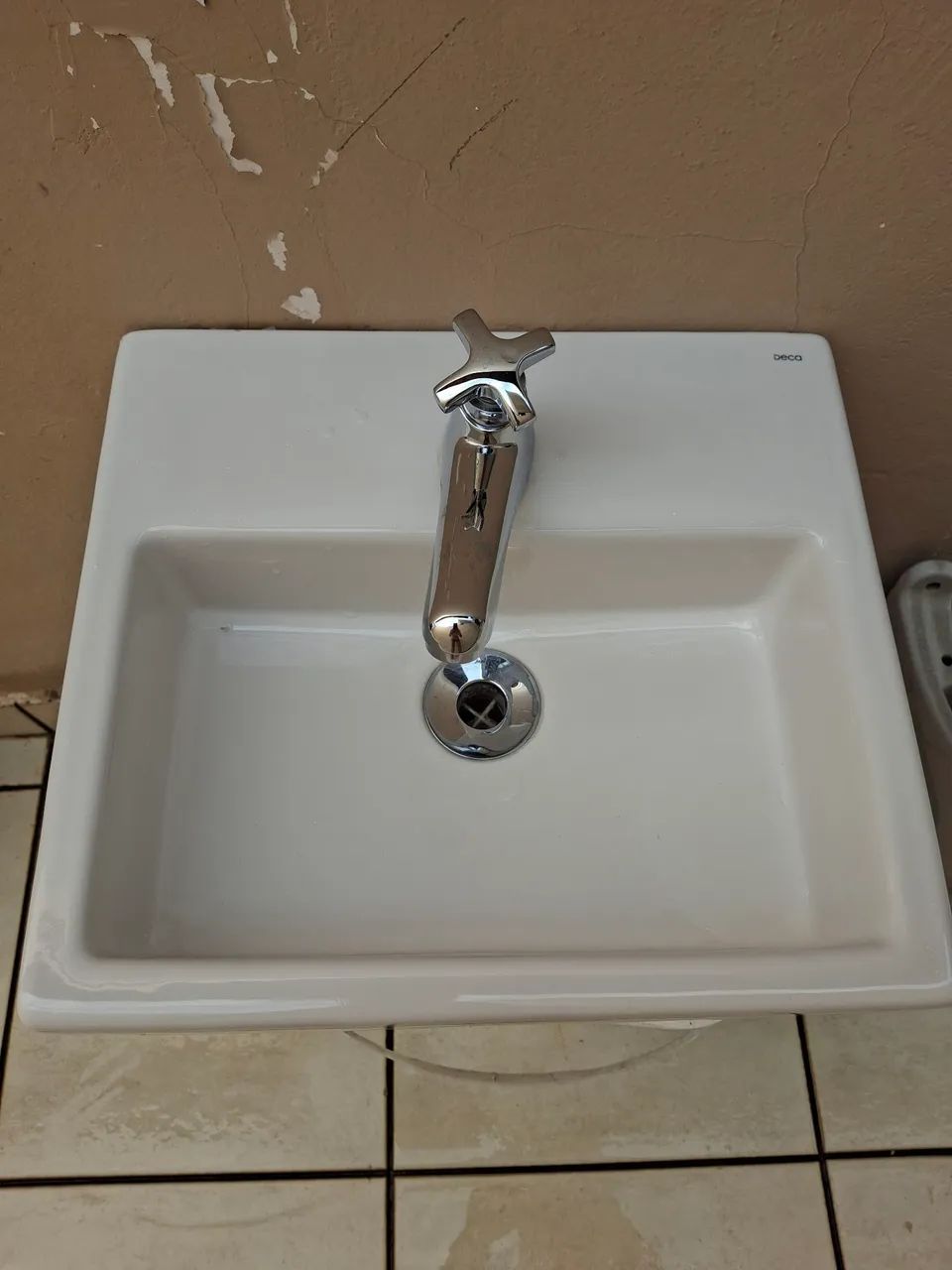 Cuba de pia em cerâmica branca