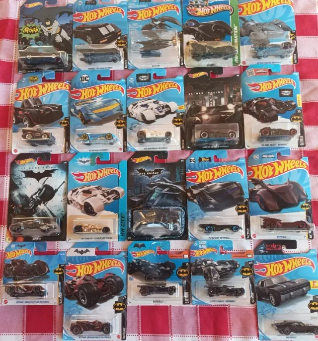Hot Wheels - Coleção Batmóvel (20 veículos diferentes)