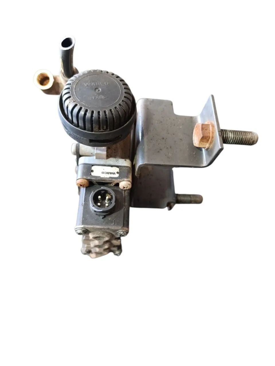 Válvula solenoide suspensão Scania 440 2084509 - Foto 3
