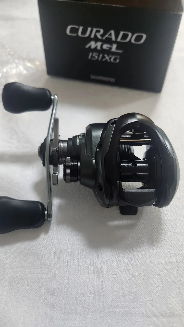 Shimano Curado MGL 151 XG / esquerda