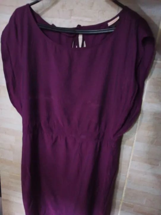 Vestido roxo com detalhe nas costas
