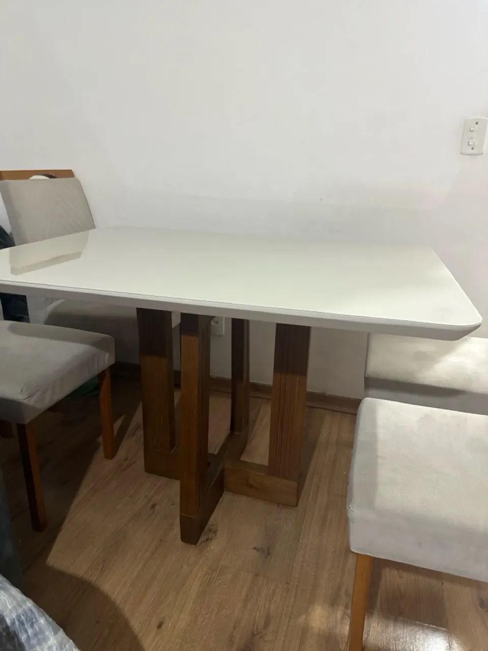 Mesa de jantar branca com 4 cadeiras - Foto 4