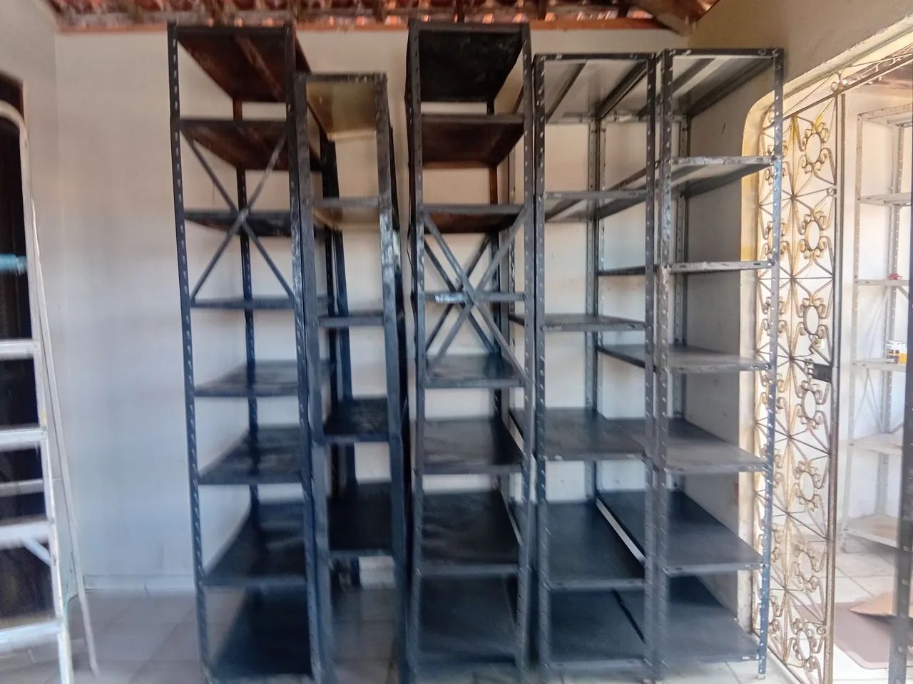 5 estantes de aço p desapegar logo 1000 - Foto 2