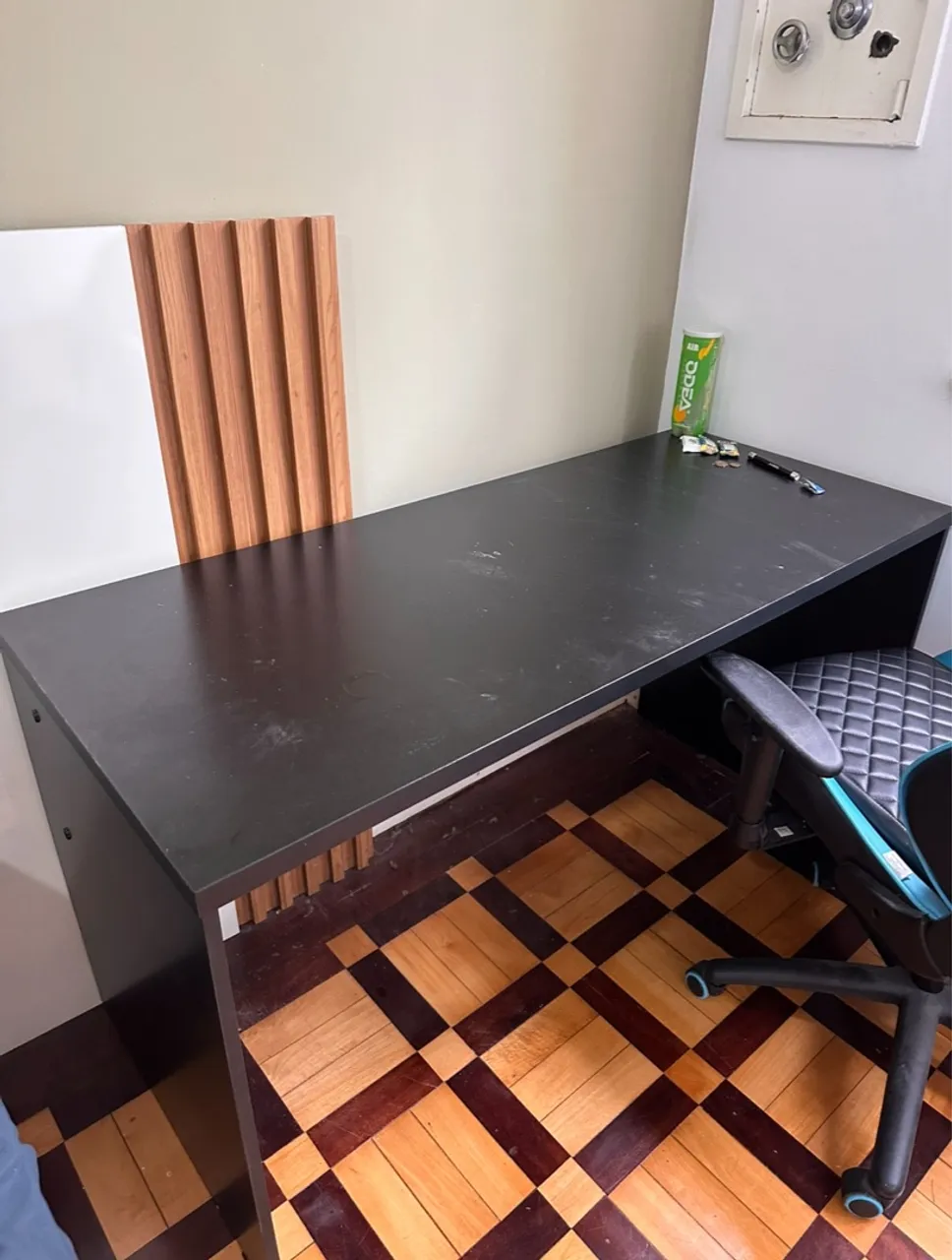 Mesa de escritório preta
