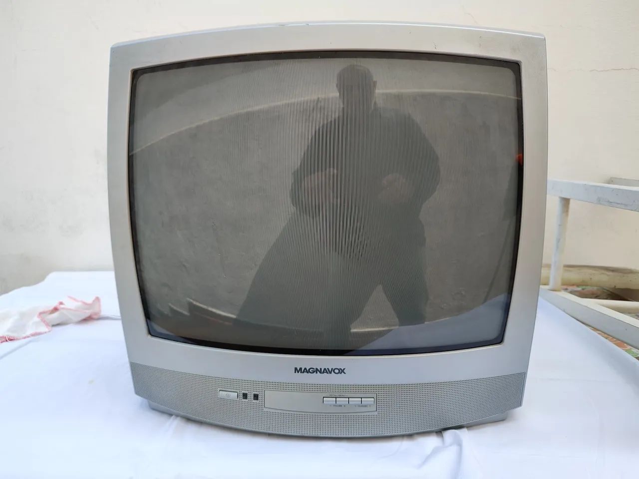 TV a Cores Magnavox 20 Polegadas com Controle Remoto Original 