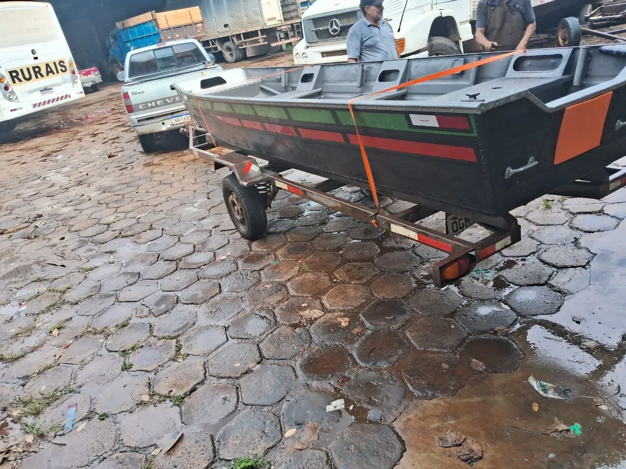 Barco de Alumínio com Carreta para Venda