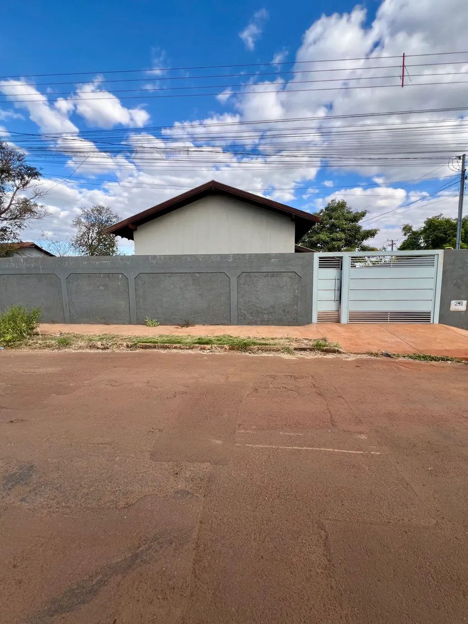 Casa térrea dupla aptidão no Jardim Iracy Coelho.