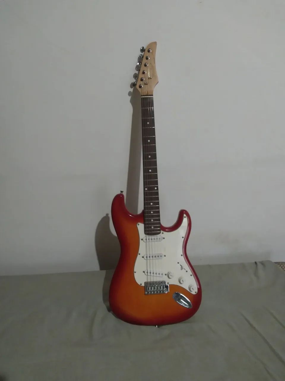 Guitarra Elétrica Condor novíssima com capa!.