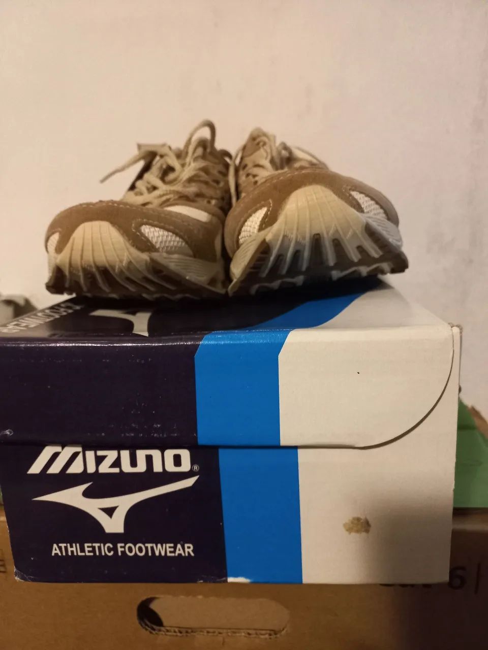 Tênis Mizuno Athetic Footwear Bege - Foto 2