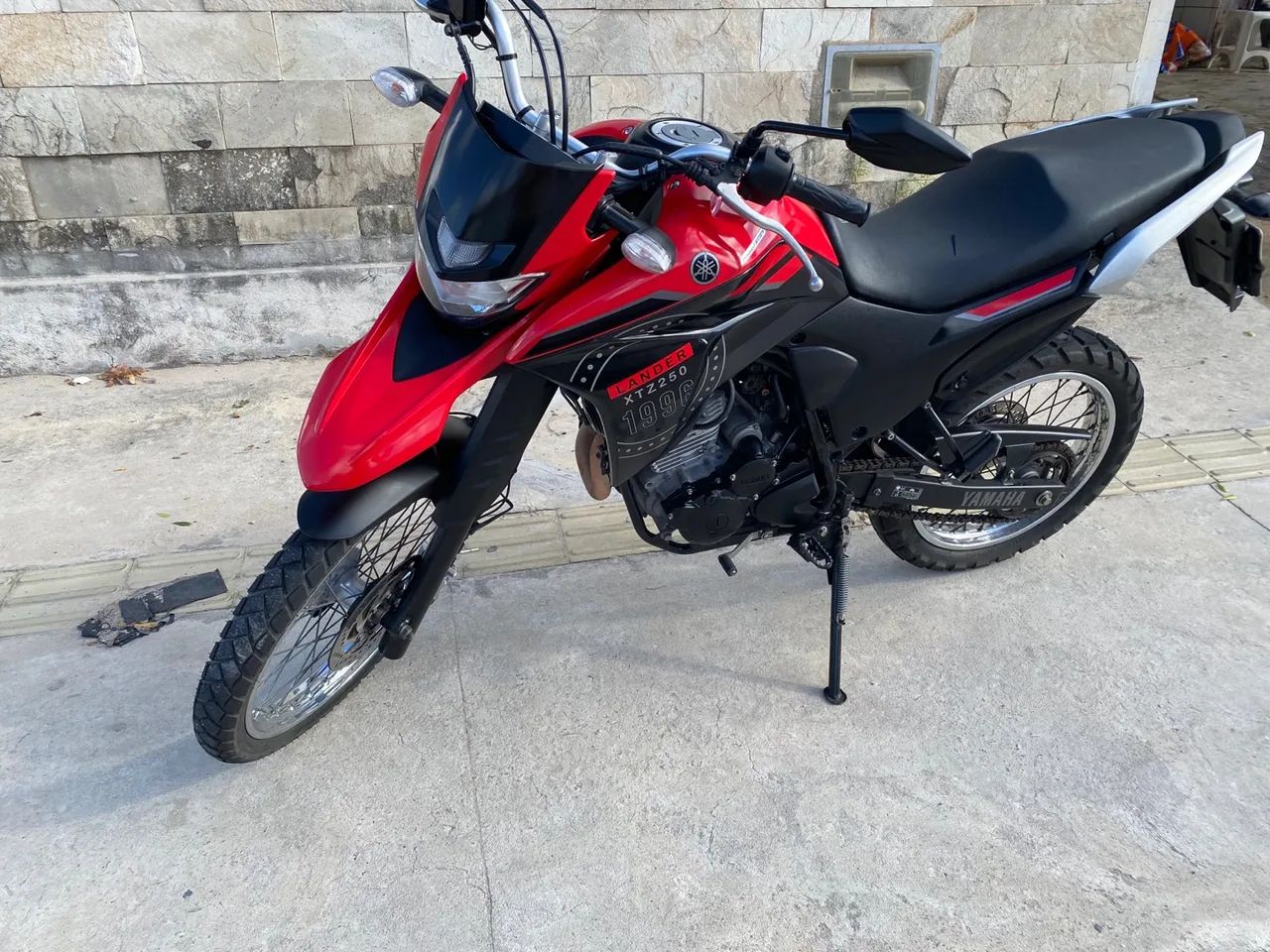 Lander 250 2024 a venda