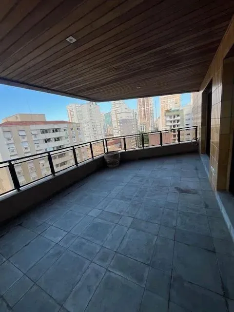 Cobertura para venda possui 489 metros quadrados com 4 quartos em Boqueirão - Santos - São