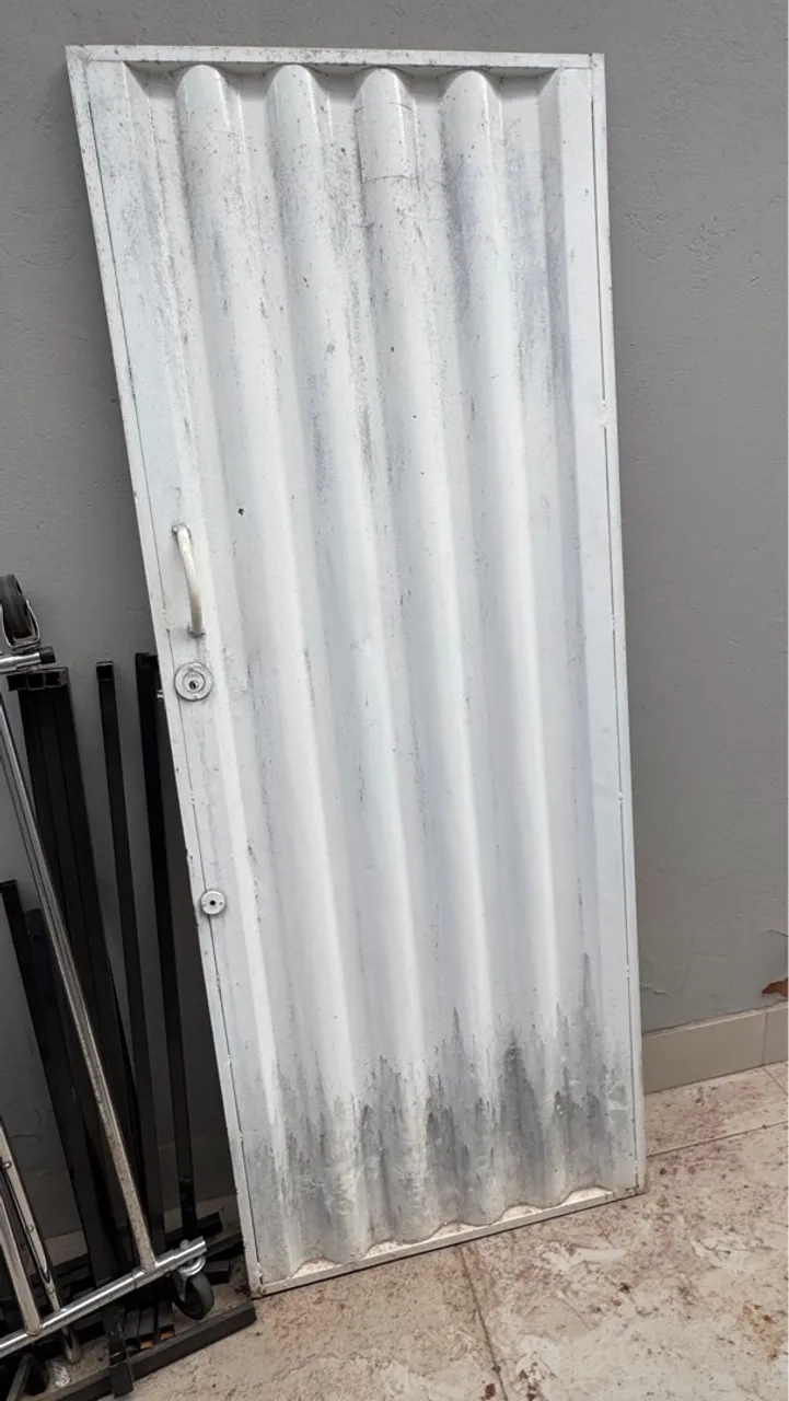 Vende-se 2 portões usado