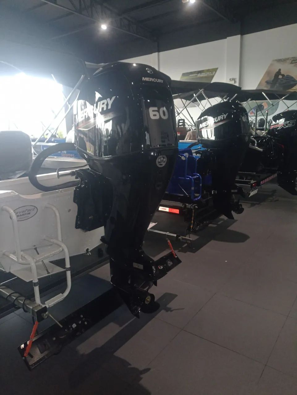 Lancha marfim 6.0 + motor 60hp Mercury  - Foto 2