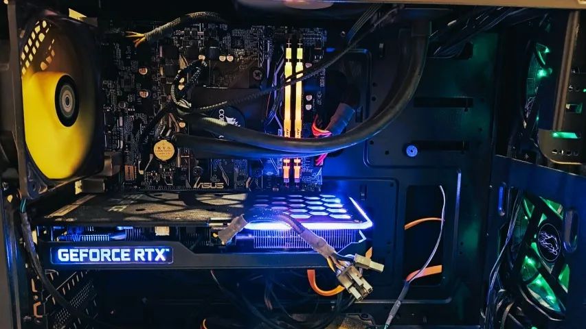  PC GAMER COMPLETO - RTX 3060 TI 8GB - Ryzen 5 5600 - 32GB Ram -  Monitor Alienware. - Foto 4