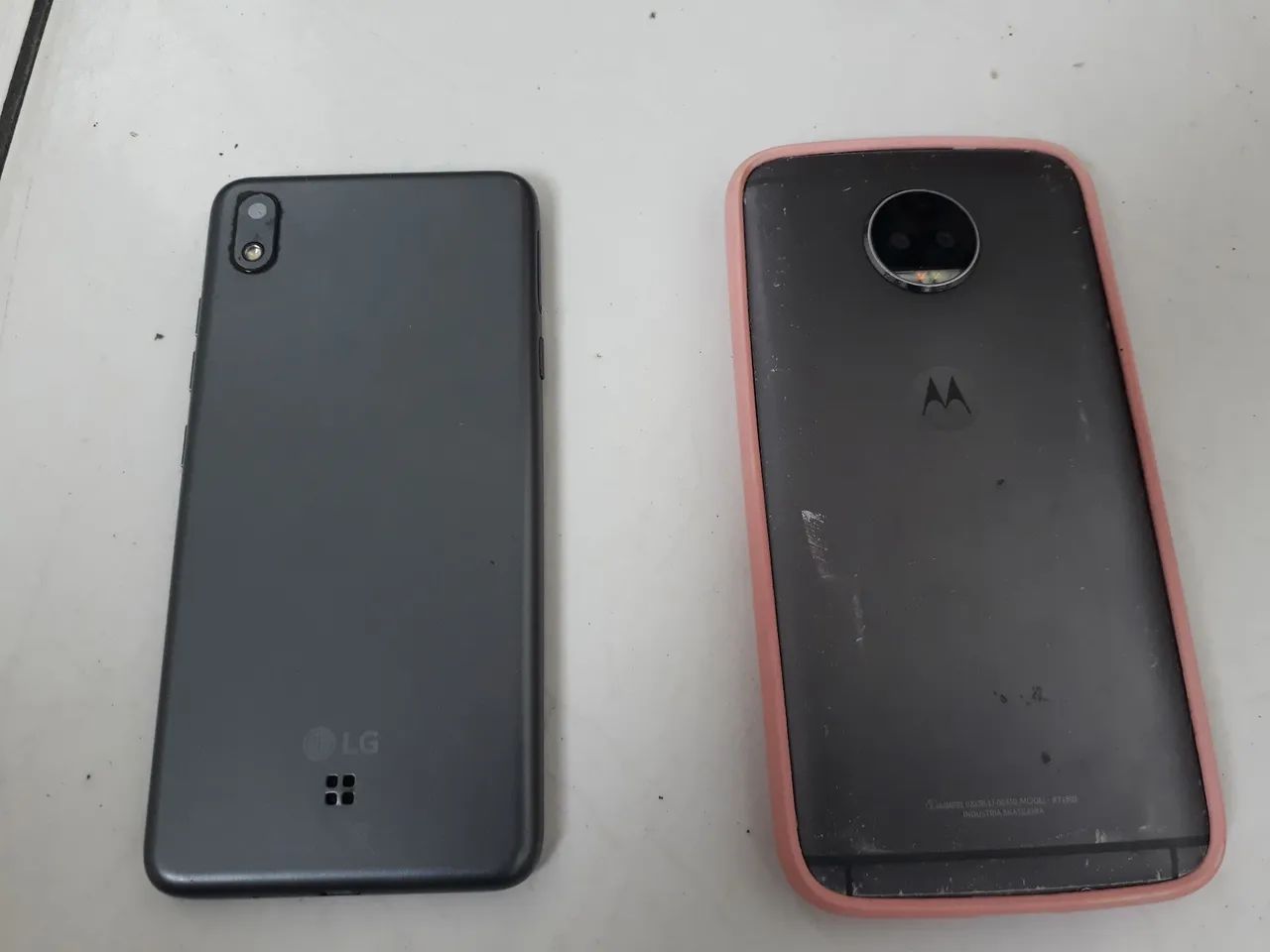 80 . 2 celulares só trocar tela 