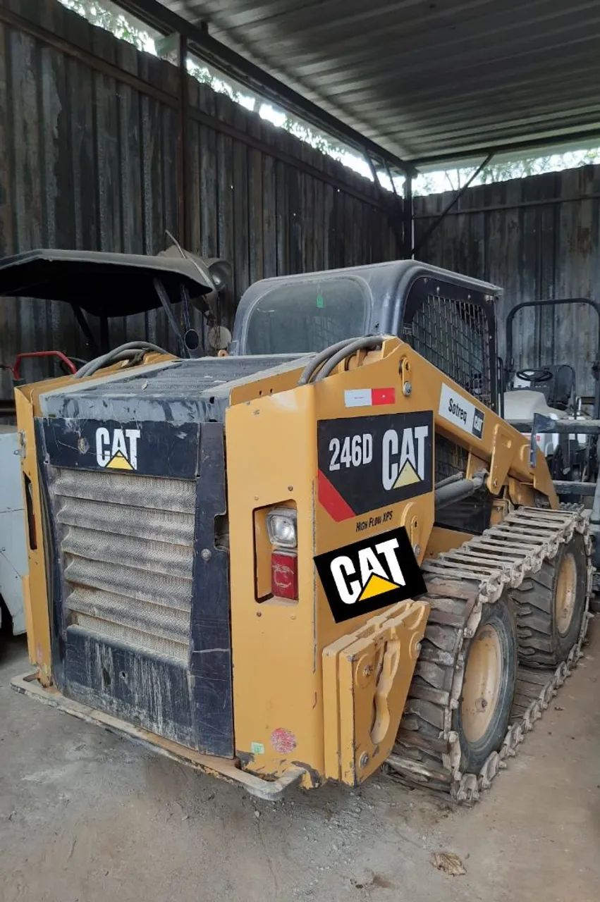 Mini Carregadeira Caterpillar 246D cabinada - Foto 3