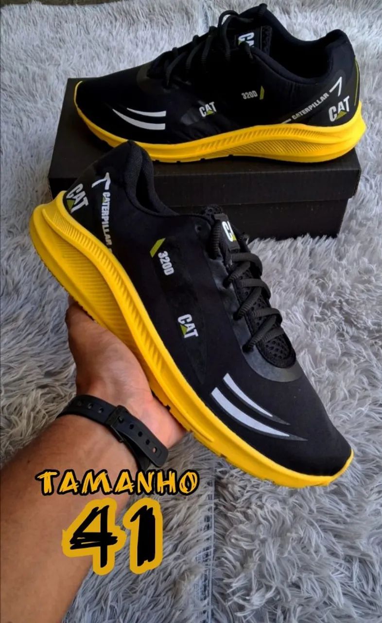 Tênis Caterpillar preto amarelo