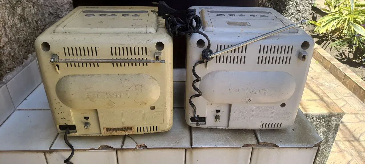 Lote de 2 TVs Semp no estado, para revisão. - Foto 2