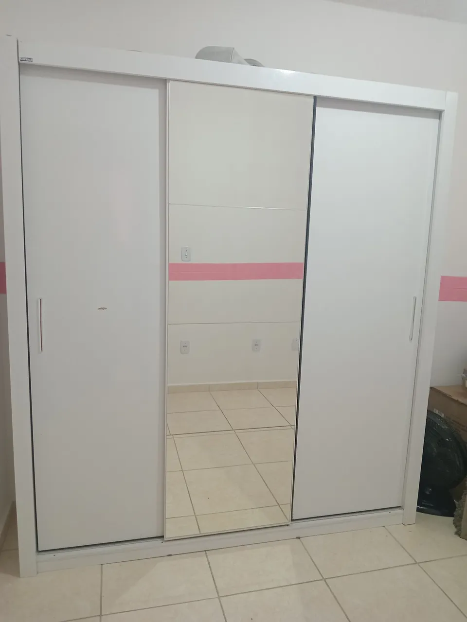 Guarda-Roupa Branco com portas de correr