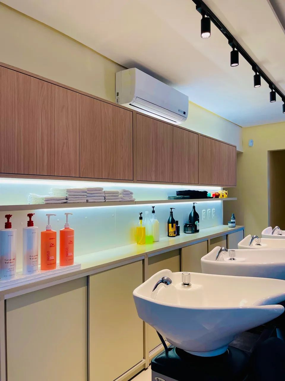 Salão e barbearia na cidade dos funcionários aluga cadeiras para cabeleireiros e barbeiros - Foto 4