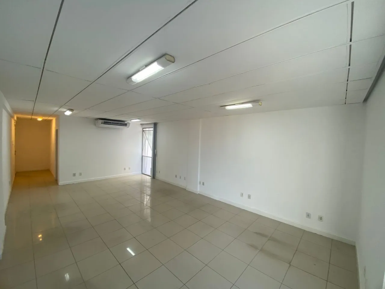 Excelente oportunidade! Sala comercial à venda no Comércio, Salvador-BA: 48m², nascente, p