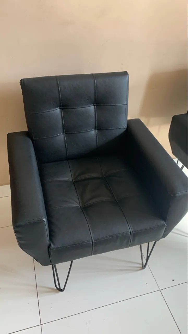 Poltronas de Couro Preto com Design Moderno - Foto 3