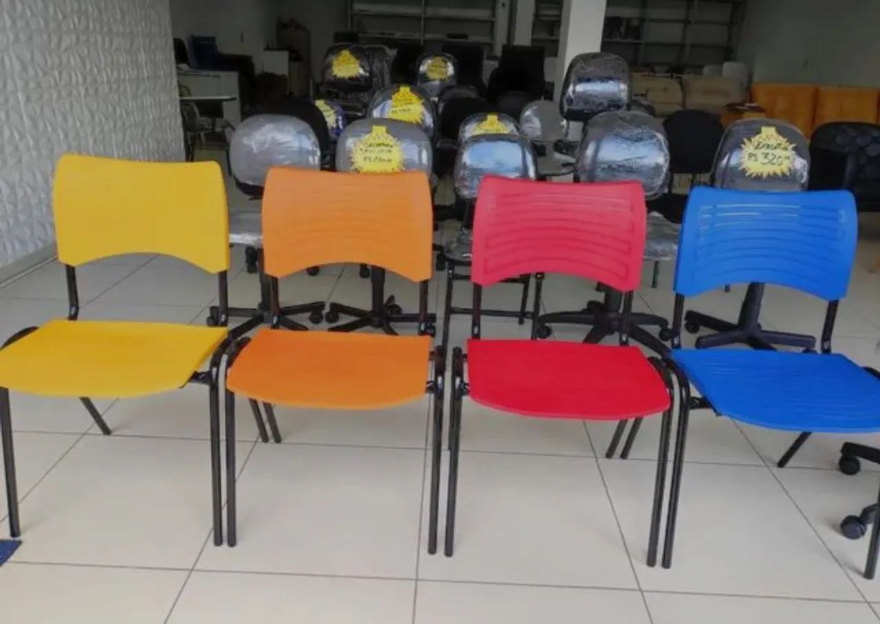 Cadeiras Empilháveis - (consultem os valores por cor) - Foto 2