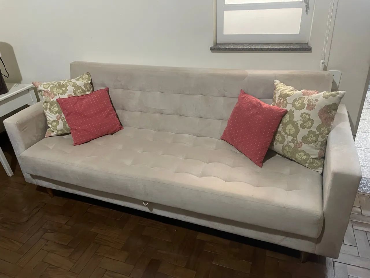 Sofá Cama Beje Claro com Design Clássico - Foto 4