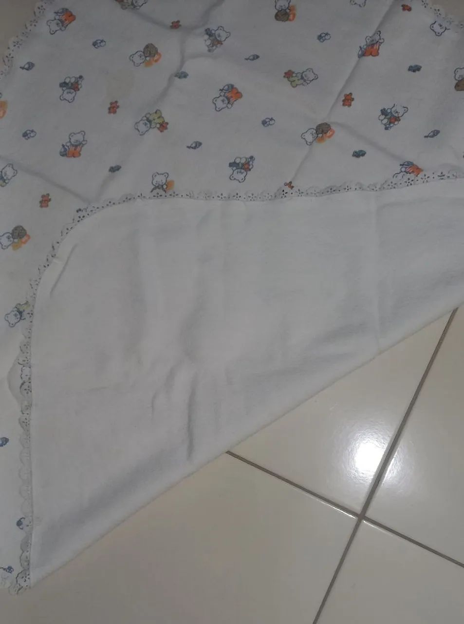 Um cobertor  de bebê com ursinhos  - Foto 2