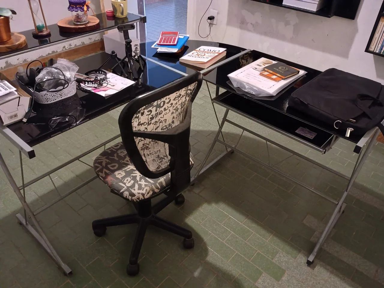 Mesa de Escritório em L com Tampo de Vidro - Foto 6