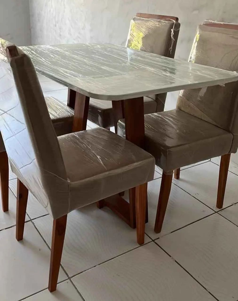 Lacquered table with glass top64296267707907121