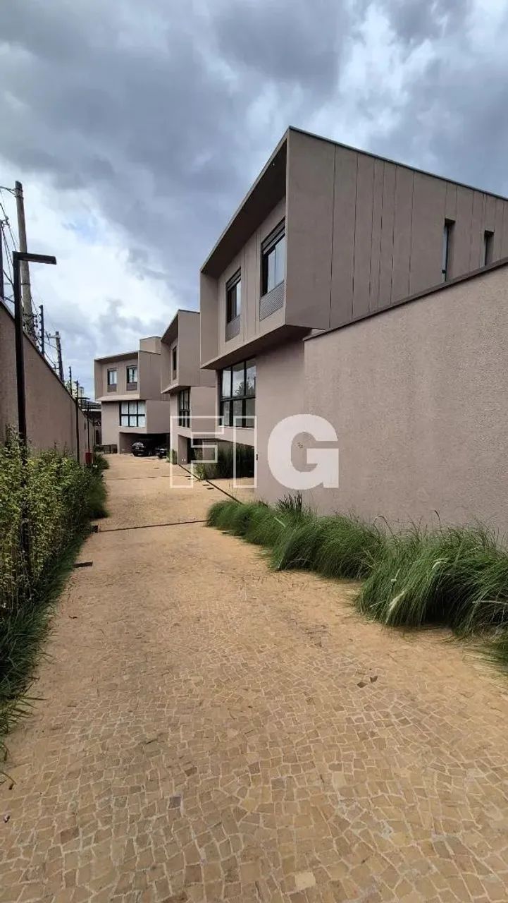 CASA DE CONDOMÍNIO - CIDADE JARDIM - Locação - 353 m² - 4 Suítes - 3 Vagas