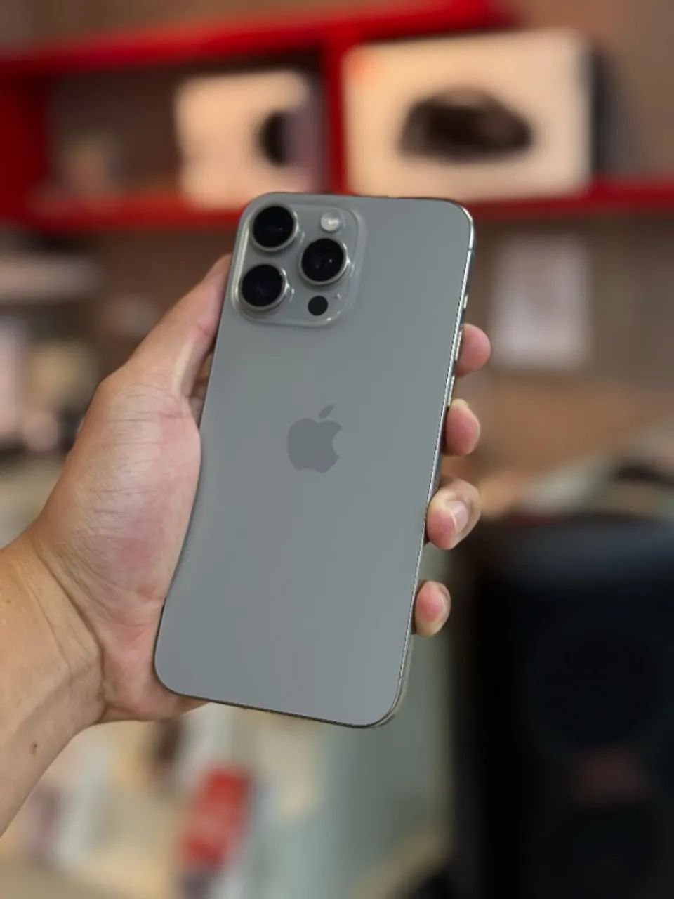 IPhone 15 Pro Max impecável Titanium Natural  - Foto 2