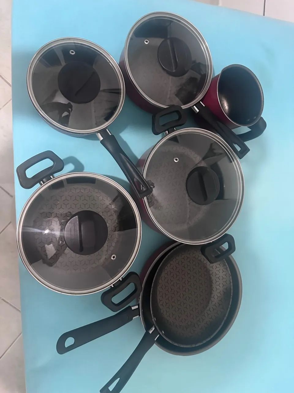 Conjunto de panelas antiaderentes com tampas de vidro