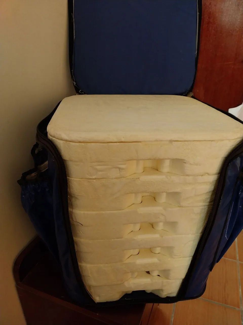 Vendo bolsa pra entrega de quentinha com compartimentos pra 24 marmitex - Foto 5