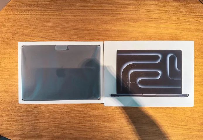 MacBook Pro M4 - 14pol  - Foto 5