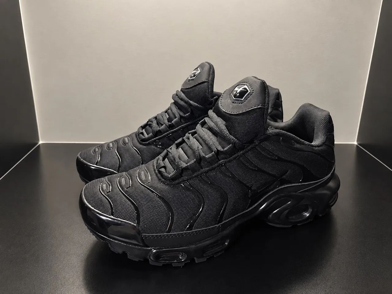 TN TRIPLE BLACK