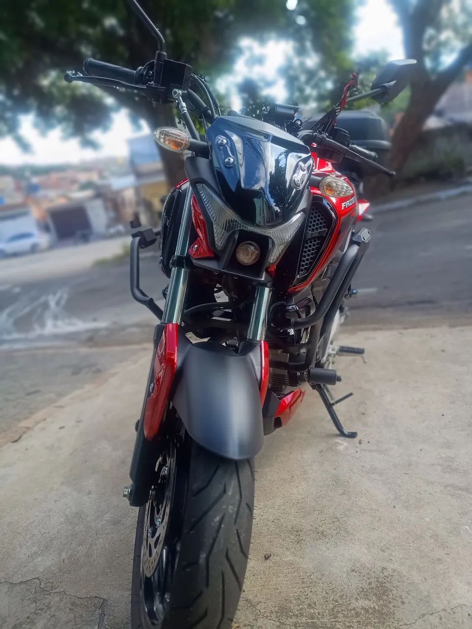 Moto extremamente nova!!!!