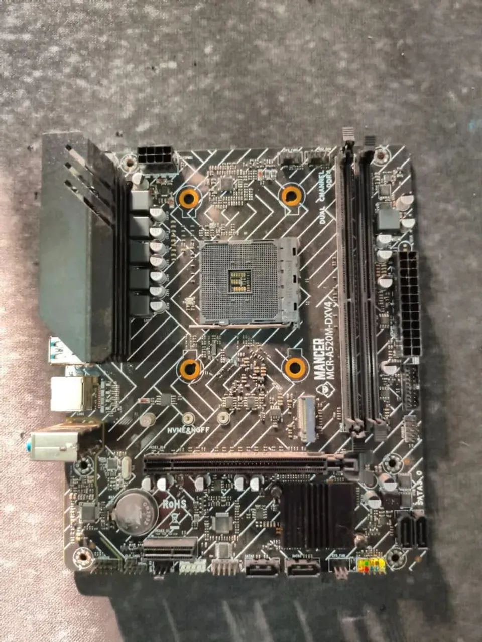 placa-mãe modelo Mancer MCR-A520M-DXV4.
